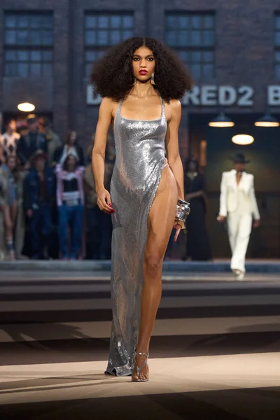 Look 50